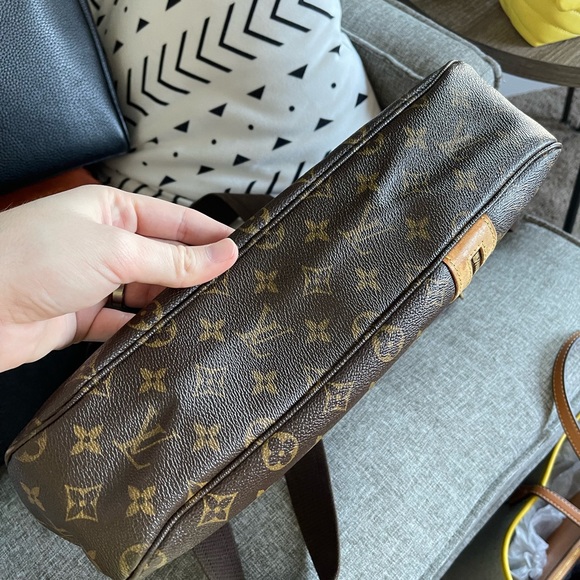 Louis Vuitton Bosphore Crossbody Bag - Picture 4 of 9